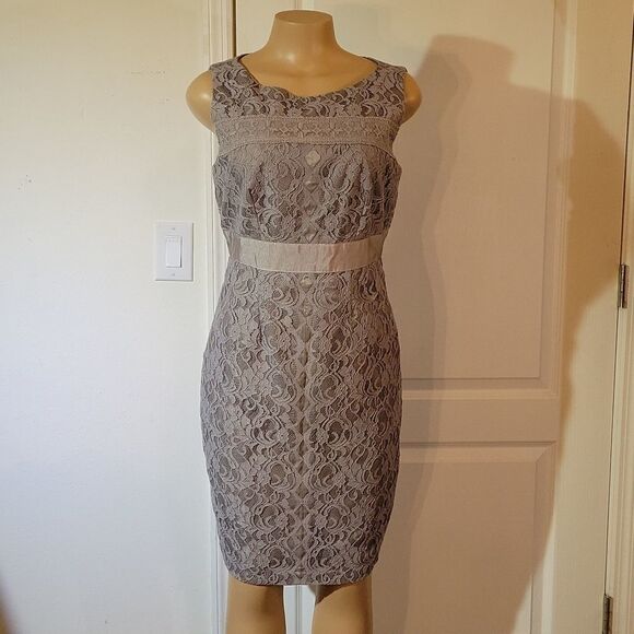 BRAND NEW WOMEN"S JAX SLEEVELESS GREY LACE ZIP-BACK COCKTAIL DRESS - Picture 2 of 13